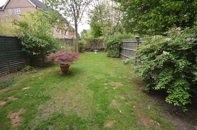  Image of 3 bedroom Detached house for sale in Tennyson Avenue Houghton Regis Dunstable LU5 at Tennyson Avenue  Houghton Regis, LU5 5UQ