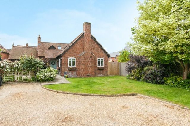  Image of 5 bedroom Detached house for sale in Back Street Tetsworth Thame OX9 at Back Street Tetsworth Thame, OX9 7AA