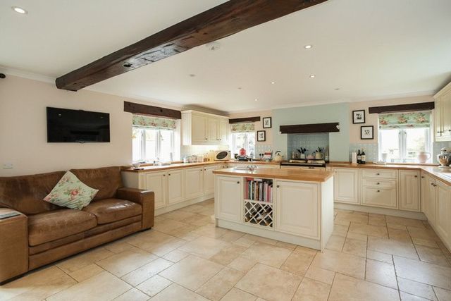  Image of 5 bedroom Detached house for sale in Back Street Tetsworth Thame OX9 at Back Street Tetsworth Thame, OX9 7AA