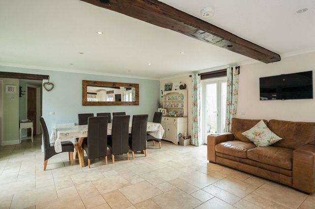  Image of 5 bedroom Detached house for sale in Back Street Tetsworth Thame OX9 at Back Street Tetsworth Thame, OX9 7AA