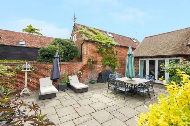  Image of 5 bedroom Detached house for sale in Back Street Tetsworth Thame OX9 at Back Street Tetsworth Thame, OX9 7AA