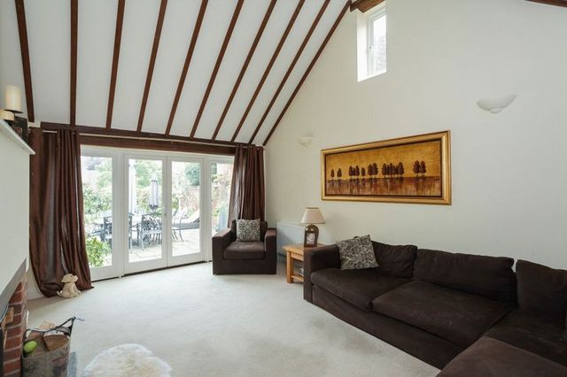  Image of 5 bedroom Detached house for sale in Back Street Tetsworth Thame OX9 at Back Street Tetsworth Thame, OX9 7AA