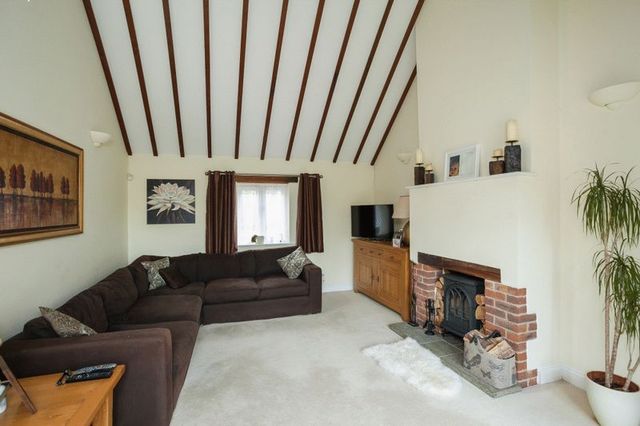  Image of 5 bedroom Detached house for sale in Back Street Tetsworth Thame OX9 at Back Street Tetsworth Thame, OX9 7AA