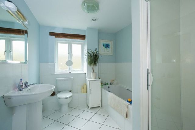  Image of 5 bedroom Detached house for sale in Back Street Tetsworth Thame OX9 at Back Street Tetsworth Thame, OX9 7AA