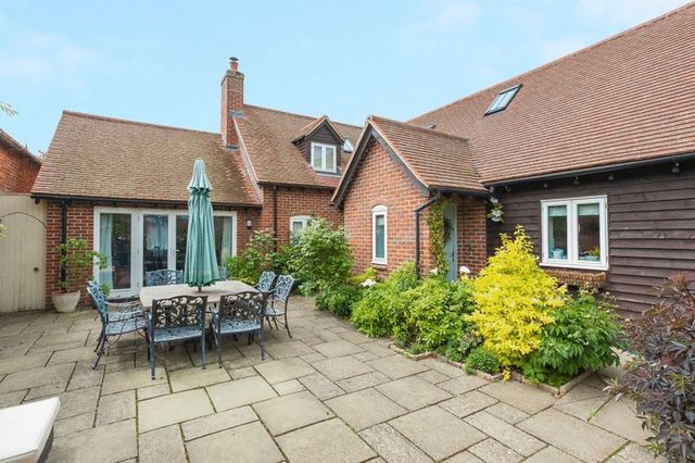  Image of 5 bedroom Detached house for sale in Back Street Tetsworth Thame OX9 at Back Street Tetsworth Thame, OX9 7AA
