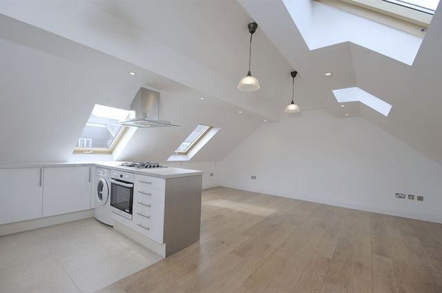  Image of 2 bedroom Flat to rent in Alexandra Road Addlestone KT15 at Studio Mews Alexandra Road Addlestone, KT15 2PQ