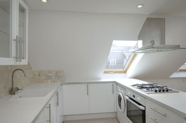  Image of 2 bedroom Flat to rent in Alexandra Road Addlestone KT15 at Studio Mews Alexandra Road Addlestone, KT15 2PQ