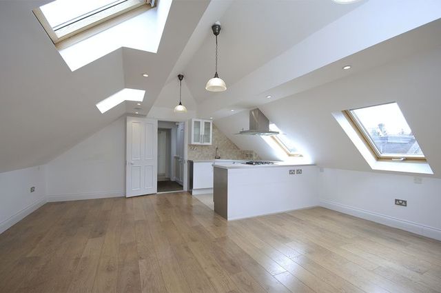  Image of 2 bedroom Flat to rent in Alexandra Road Addlestone KT15 at Studio Mews Alexandra Road Addlestone, KT15 2PQ