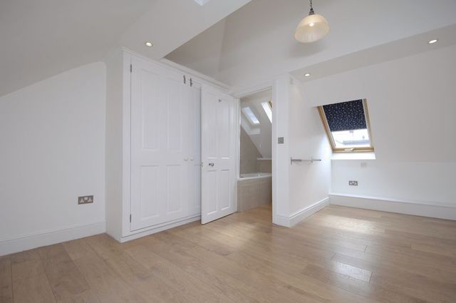  Image of 2 bedroom Flat to rent in Alexandra Road Addlestone KT15 at Studio Mews Alexandra Road Addlestone, KT15 2PQ