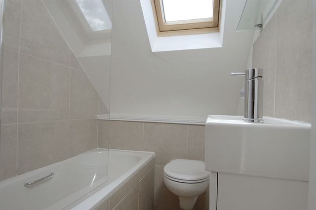  Image of 2 bedroom Flat to rent in Alexandra Road Addlestone KT15 at Studio Mews Alexandra Road Addlestone, KT15 2PQ
