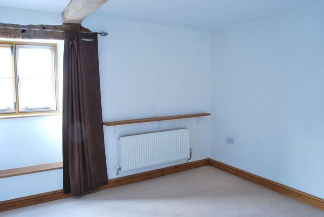  Image of 3 bedroom Semi-Detached house to rent in The Cross Bretforton Evesham WR11 at The Cross Bretforton Evesham, WR11 7JE