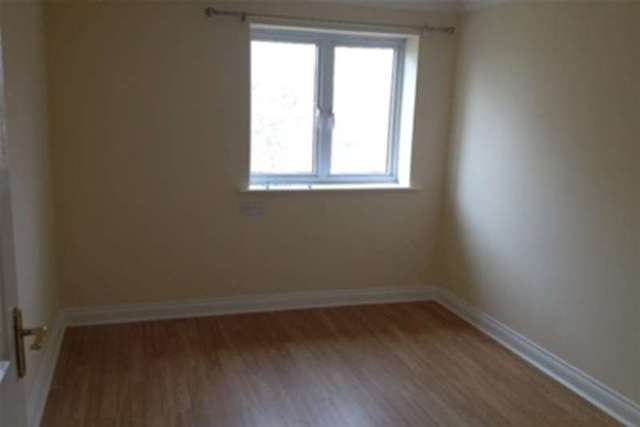  Image of 2 bedroom Flat to rent in The Dell Shirley Southampton SO15 at Southampton, SO15 2PX