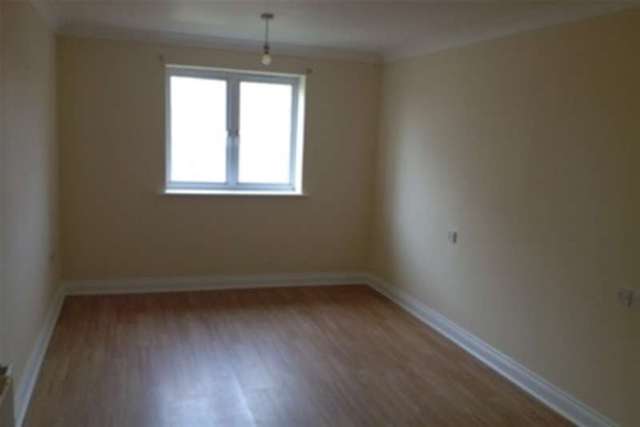  Image of 2 bedroom Flat to rent in The Dell Shirley Southampton SO15 at Southampton, SO15 2PX
