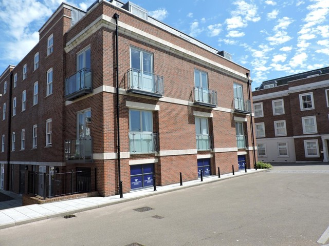  Image of 2 bedroom Apartment to rent in Salt Meat Lane Gosport PO12 at Salt Meat Lane  Gosport, PO12 1GJ