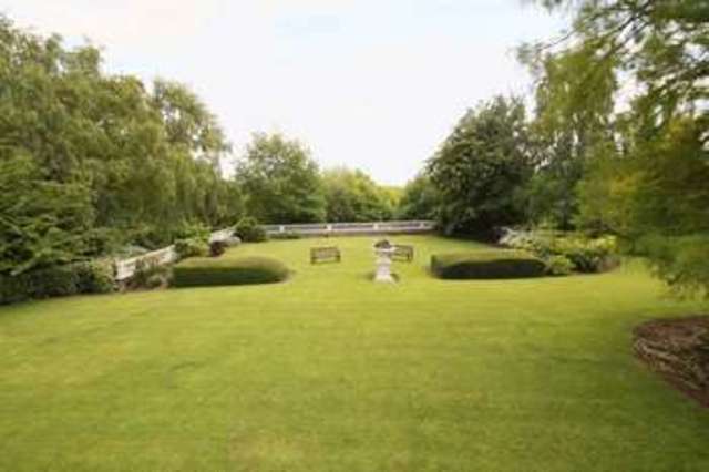  Image of 2 bedroom Flat for sale in Bower Hill Epping CM16 at Bower Hill  Epping, CM16 7AB