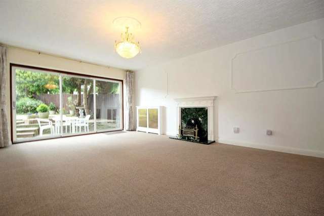  Image of 3 bedroom Detached house to rent in Thorncroft Hemel Hempstead HP3 at Thorncroft  Hemel Hempstead, HP3 8HP