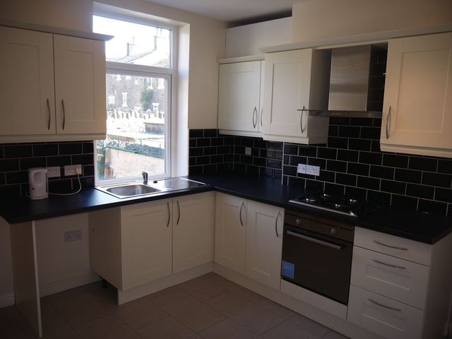  Image of 3 bedroom Detached house for sale in Thornton Old Road Bradford BD8 at Thornton Old Road  Bradford, BD8 0HT