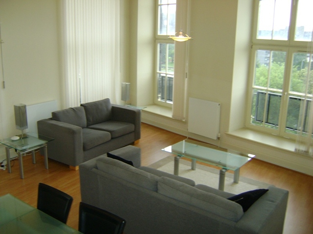  Image of 2 bedroom Flat to rent in Thread Street Paisley PA1 at Paisley Renfrewshire Renfrewshire, PA1 1JR