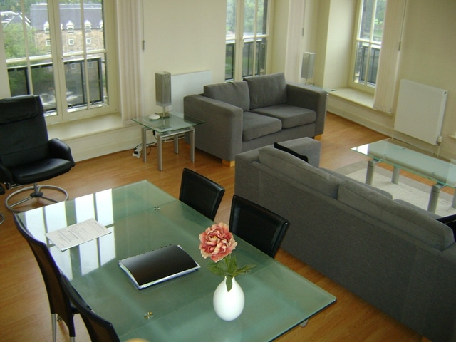 Image of 2 bedroom Flat to rent in Thread Street Paisley PA1 at Paisley Renfrewshire Renfrewshire, PA1 1JR