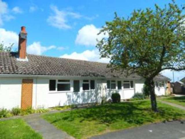  Image of 1 bedroom Bungalow for sale in Town Ground Butlers Marston Warwick CV35 at Butlers Marston Warwick Butlers Marston, CV35 0NN
