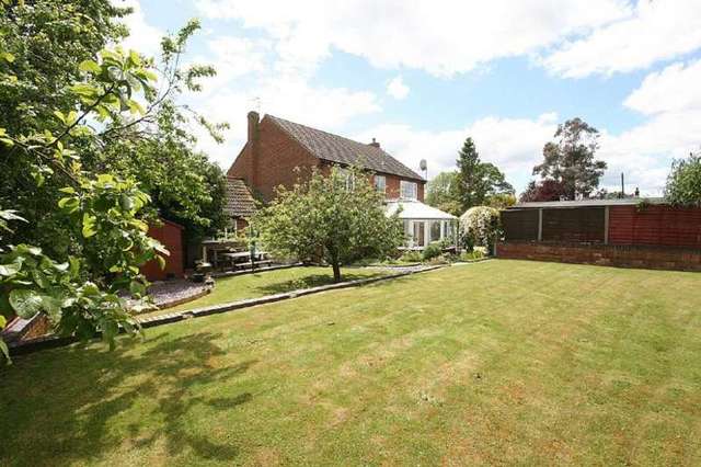  Image of 4 bedroom Detached house for sale in Tilsworth Road Stanbridge Leighton Buzzard LU7 at Stanbridge Beds Stanbridge, LU7 9HT