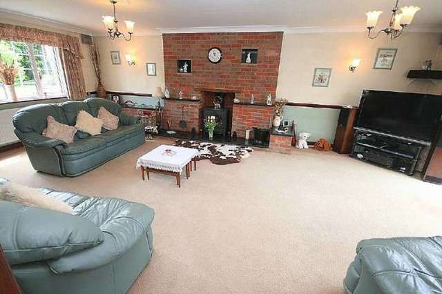  Image of 4 bedroom Detached house for sale in Tilsworth Road Stanbridge Leighton Buzzard LU7 at Stanbridge Beds Stanbridge, LU7 9HT
