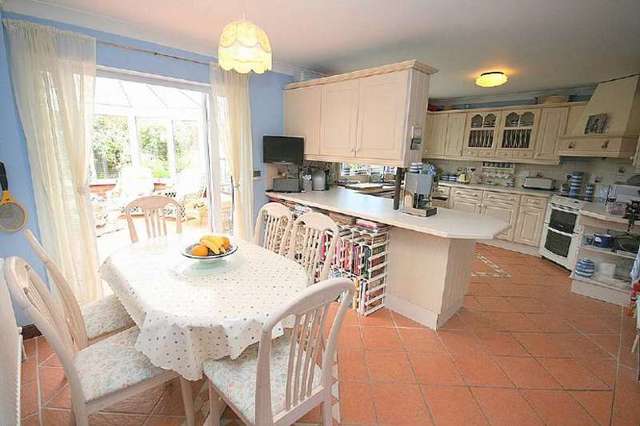  Image of 4 bedroom Detached house for sale in Tilsworth Road Stanbridge Leighton Buzzard LU7 at Stanbridge Beds Stanbridge, LU7 9HT