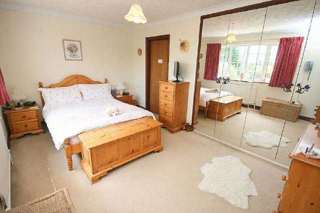  Image of 4 bedroom Detached house for sale in Tilsworth Road Stanbridge Leighton Buzzard LU7 at Stanbridge Beds Stanbridge, LU7 9HT