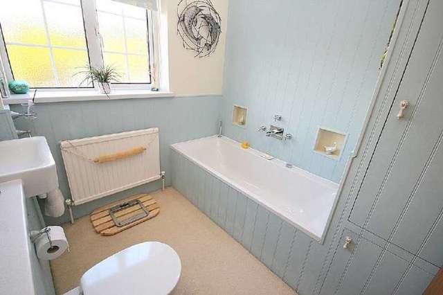  Image of 4 bedroom Detached house for sale in Tilsworth Road Stanbridge Leighton Buzzard LU7 at Stanbridge Beds Stanbridge, LU7 9HT
