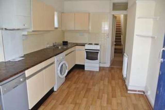  Image of 2 bedroom Flat to rent in Tarring Road Broadwater Worthing BN11 at Tarring Road  Worthing, BN11 4HN