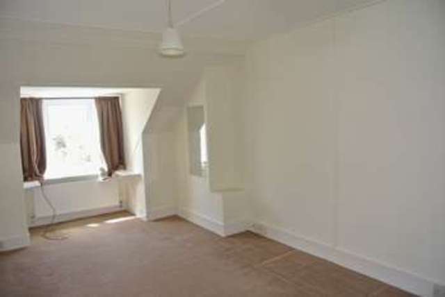  Image of 2 bedroom Flat to rent in Tarring Road Broadwater Worthing BN11 at Tarring Road  Worthing, BN11 4HN