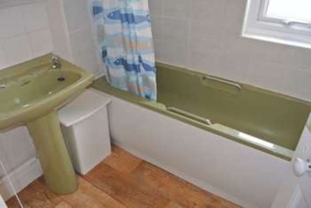  Image of 2 bedroom Flat to rent in Tarring Road Broadwater Worthing BN11 at Tarring Road  Worthing, BN11 4HN