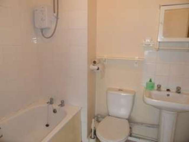  Image of 2 bedroom Flat to rent in Benyon Path South Ockendon RM15 at Benyon Path  South Ockendon, RM15 6PE