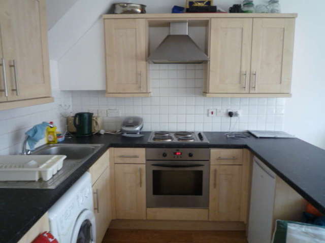  Image of 1 bedroom Flat to rent in The Broadway Cheam Sutton SM3 at 10-16 The Broadway  Cheam, SM3 8AY