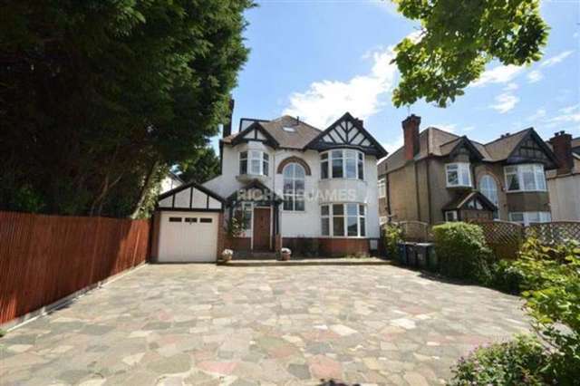  Image of 6 bedroom Detached house to rent in Uphill Road London NW7 at Mill Hill, NW7 4PT