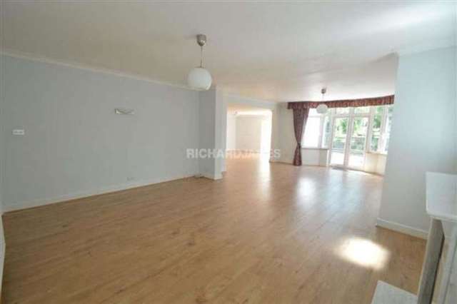  Image of 6 bedroom Detached house to rent in Uphill Road London NW7 at Mill Hill, NW7 4PT