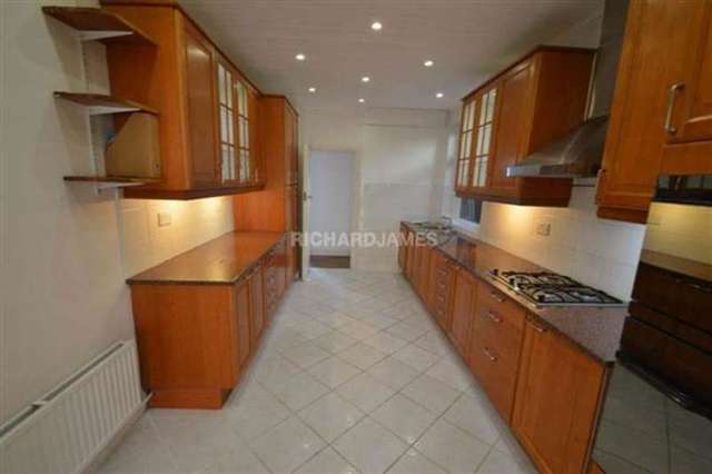  Image of 6 bedroom Detached house to rent in Uphill Road London NW7 at Mill Hill, NW7 4PT