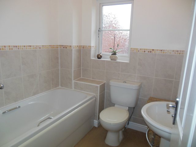  Image of 3 bedroom Detached house to rent in Urquhart Road Thatcham RG19 at Thatcham Crookham, RG19 4RE