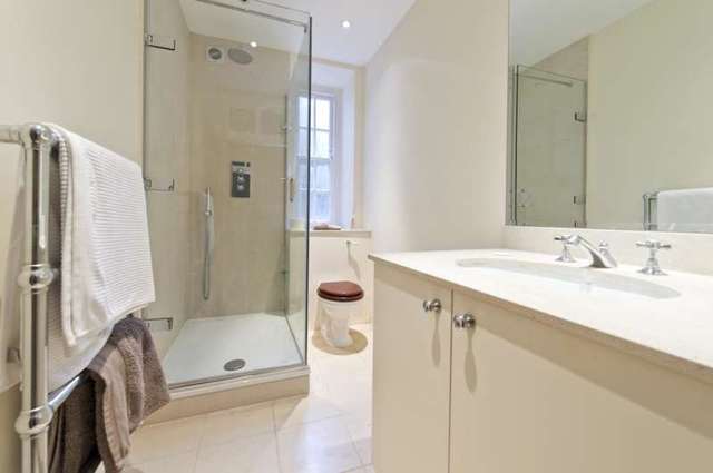  Image of 1 bedroom Flat to rent in Mallord Street London SW3 at Vale Court  21 Mallord Street, SW3 6AL