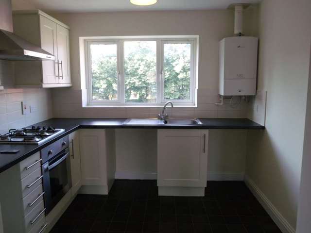  Image of 2 bedroom Flat to rent in Stafford Road Bloxwich Walsall WS3 at Victoria Avenue Bloxwich Walsall, WS3 3NS