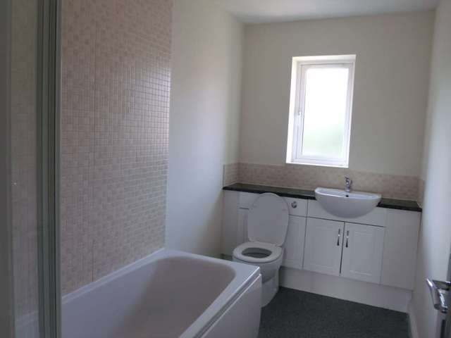  Image of 2 bedroom Flat to rent in Stafford Road Bloxwich Walsall WS3 at Victoria Avenue Bloxwich Walsall, WS3 3NS