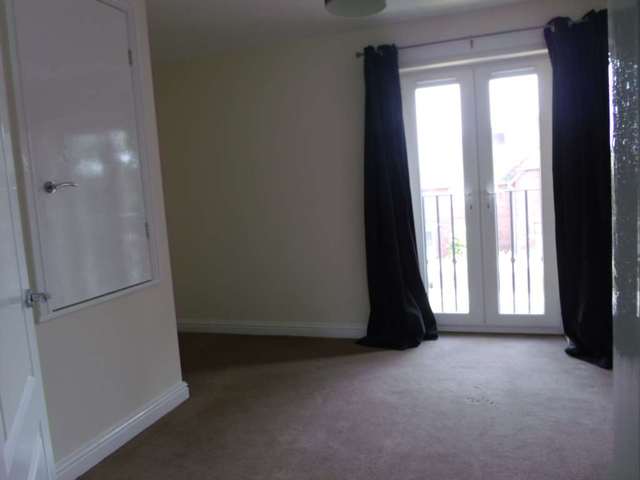  Image of 2 bedroom Flat to rent in Stafford Road Bloxwich Walsall WS3 at Victoria Avenue Bloxwich Walsall, WS3 3NS