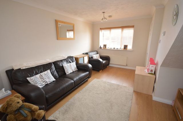  Image of 2 bedroom Terraced house for sale in Villiers Close Leagrave Luton LU4 at Villiers Close  Luton, LU4 9FR