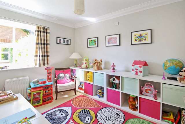  Image of 5 bedroom Detached house for sale in Wallace Drive Eaton Bray Dunstable LU6 at Wallace Drive Eaton Bray Dunstable, LU6 2DF