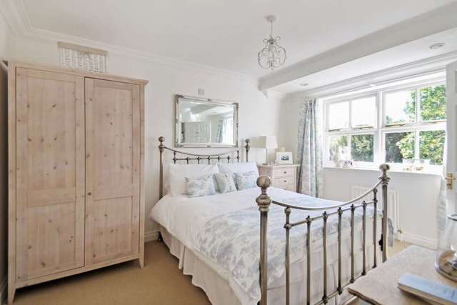  Image of 5 bedroom Detached house for sale in Wallace Drive Eaton Bray Dunstable LU6 at Wallace Drive Eaton Bray Dunstable, LU6 2DF