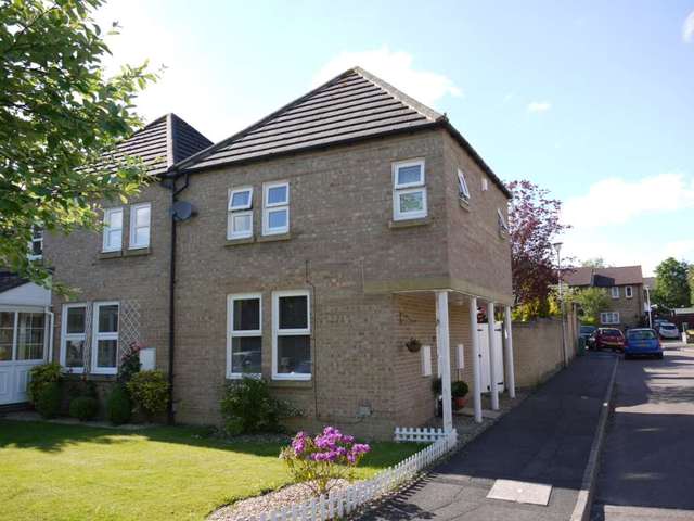  Image of 2 bedroom Semi-Detached house for sale in Wards Stone Park Bracknell RG12 at Wards Stone Park Forest Park Bracknell, RG12 0GF