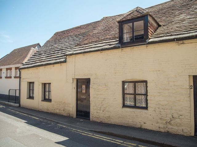  Image of 2 bedroom Cottage for sale in Howards Lane Wareham BH20 at Howards Lane  Wareham, BH20 4HU