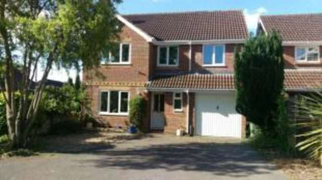  Image of 4 bedroom Detached house for sale in Warsash Road Warsash Southampton SO31 at Warsash Southampton Warsash, SO31 9JD
