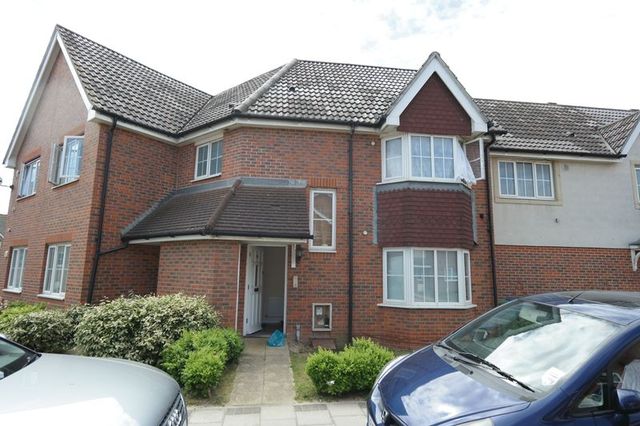  Image of 2 bedroom Flat for sale in Waterside Close London SE28 at Waterside Close  Central Thamesmead, SE28 0GS