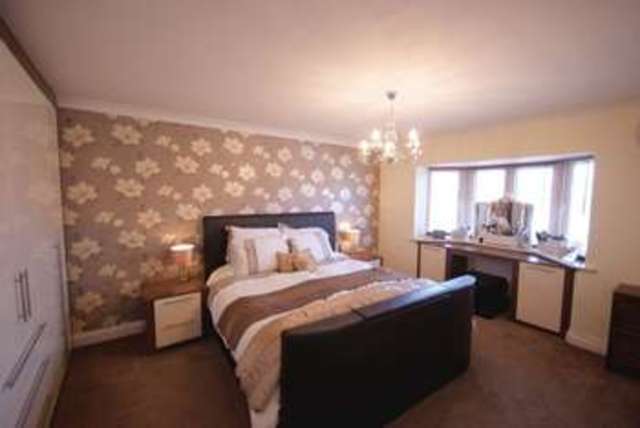 Image of 4 bedroom Detached house for sale in Wellington Drive Lee-on-the-Solent PO13 at Wellington Drive  Lee-On-The-Solent, PO13 8FZ